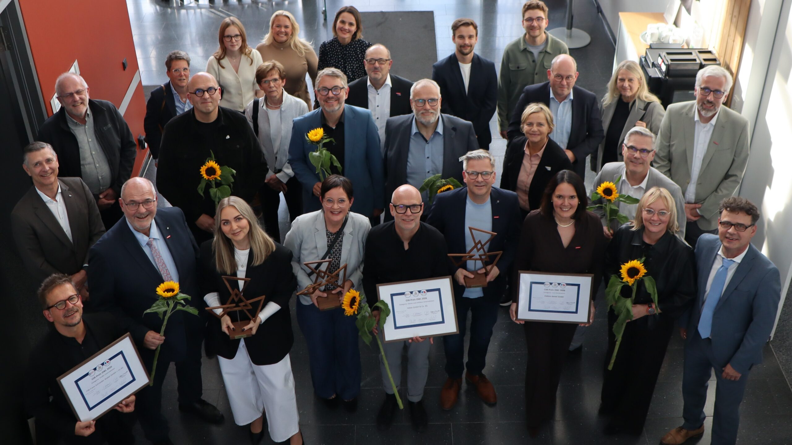 CSR Preis OWL 2026_Gruppenbild mit Preisträgern_169
